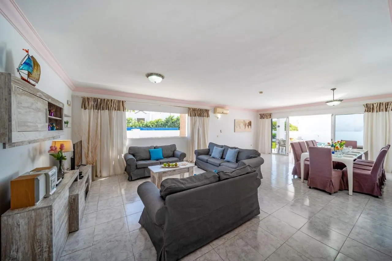 Villa Volcan by Villa Plus Puerto del Carmen  0*, Puerto del Carmen (Lanzarote) Spagna